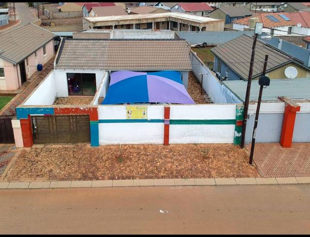 5 BEDROOM HOUSE FOR SALE IN PROTEA GLEN EXT